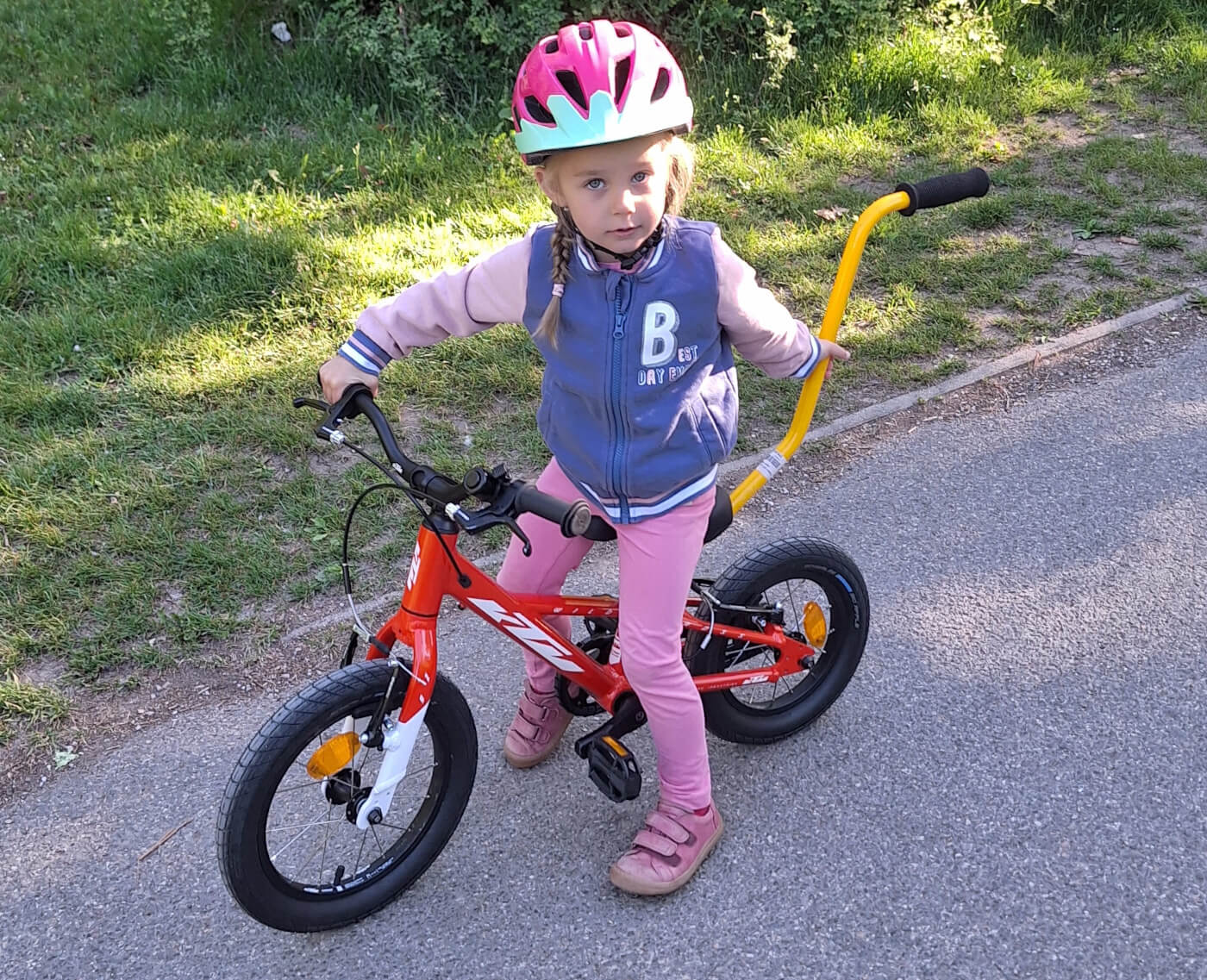 Anička Rostová na kole